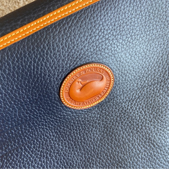 Vintage Dooney & Bourke Navy and Tan Leather Handbag - Picture 5 of 6